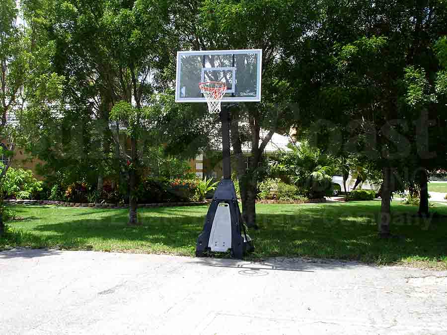 COCO LAKES Basketball Hoop